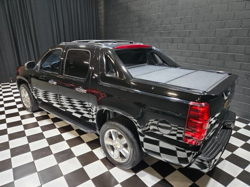 2012 Chevrolet Avalanche - Image 4 of 12