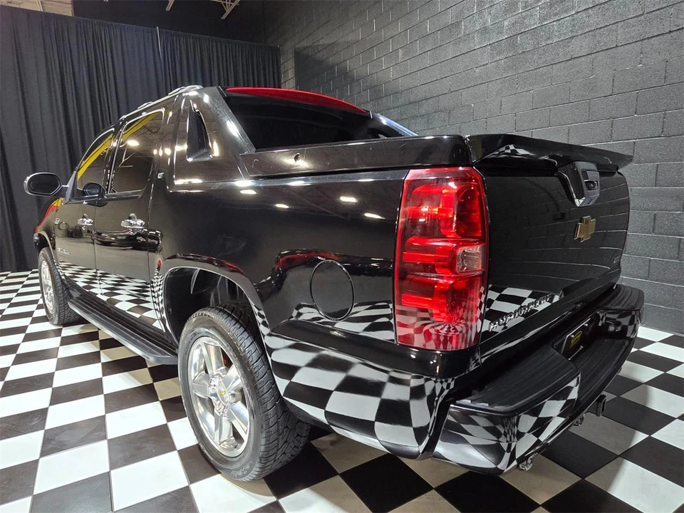 2012 Chevrolet Avalanche - Image 31 of 31
