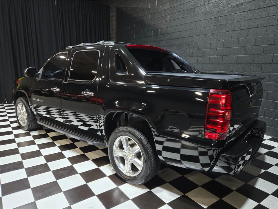 2012 Chevrolet Avalanche - Image 22 of 31