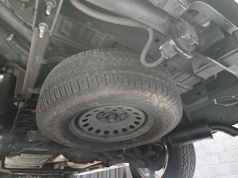 2012 Chevrolet Avalanche - Image 18 of 31