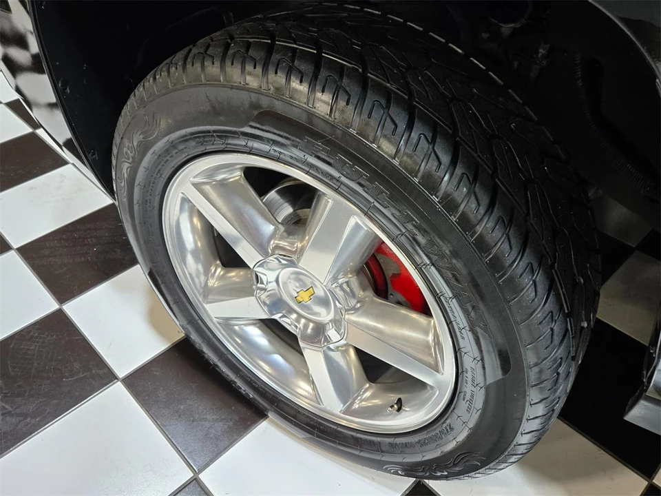 2012 Chevrolet Avalanche - Image 8 of 31