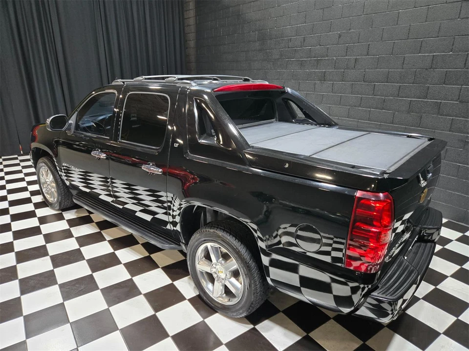2012 Chevrolet Avalanche - Image 4 of 31