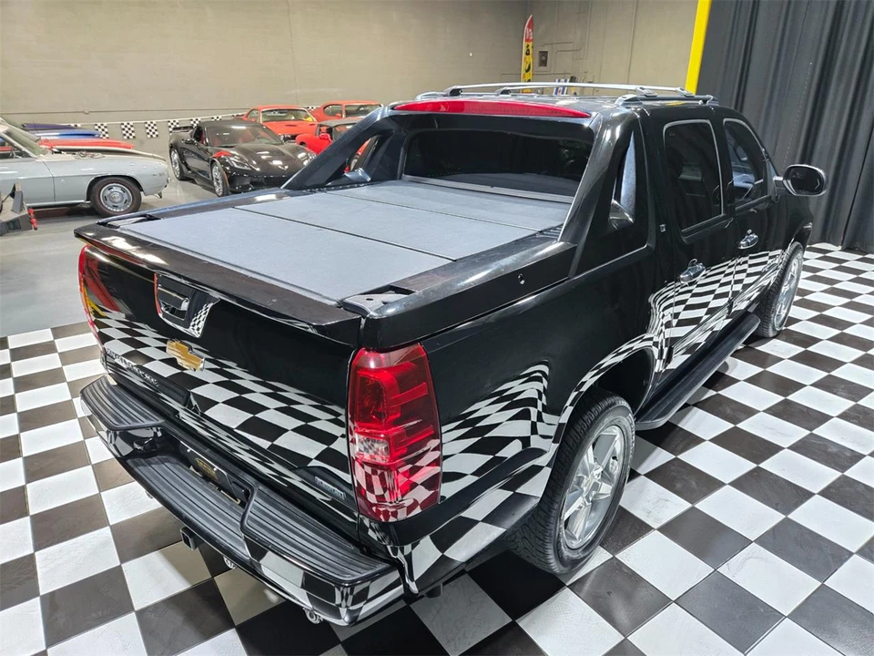 2012 Chevrolet Avalanche - Image 15 of 31