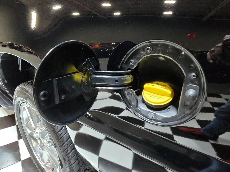 2012 Chevrolet Avalanche - Image 30 of 31