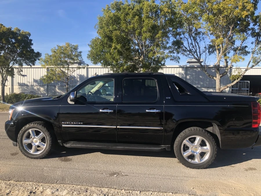 2012 Chevrolet Avalanche - Image 2 of 10