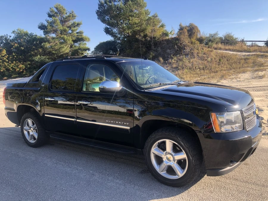 2012 Chevrolet Avalanche - Image 10 of 10