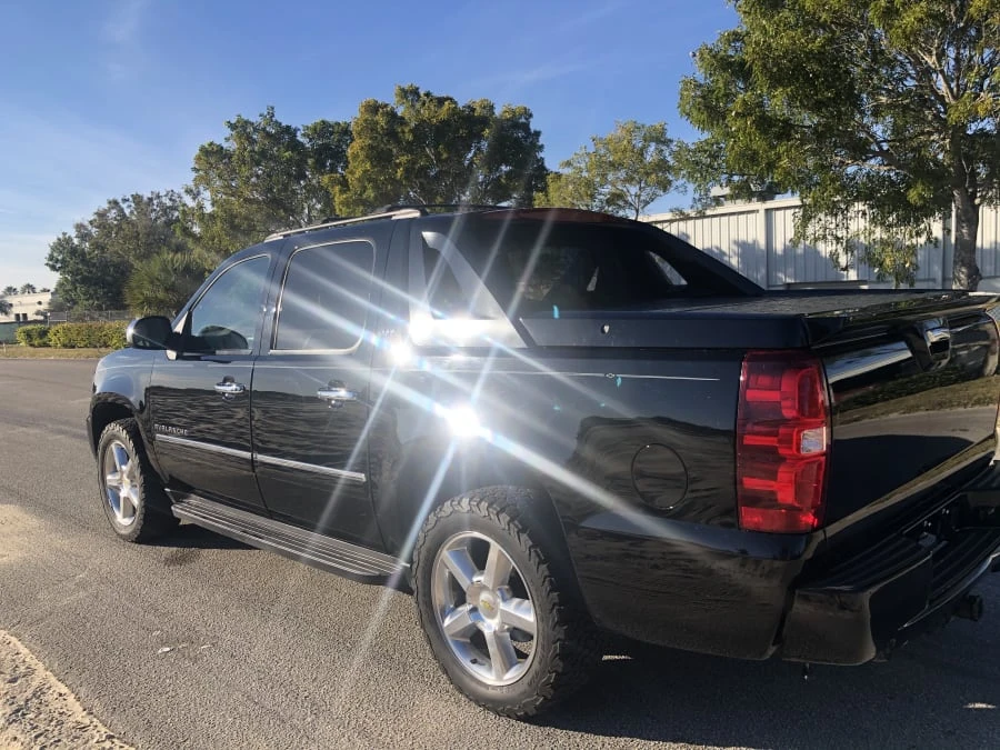 2012 Chevrolet Avalanche - Image 3 of 10