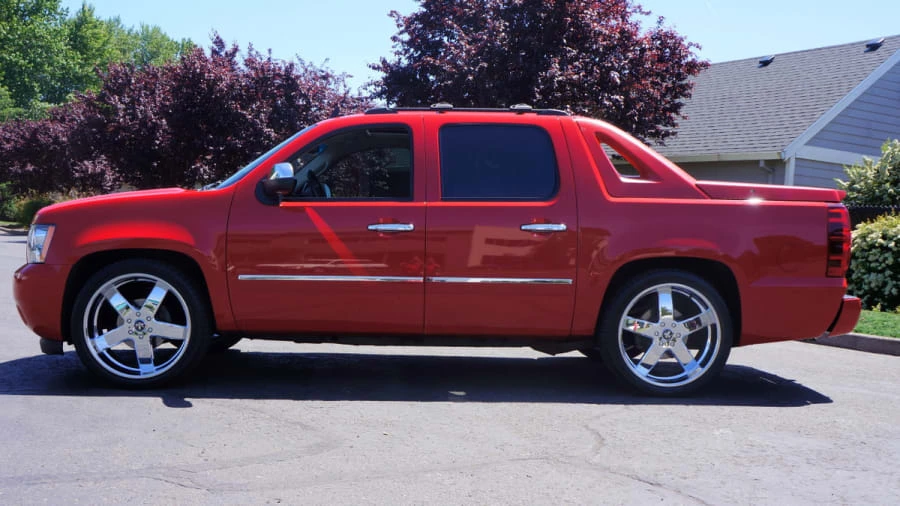 2012 Chevrolet Avalanche - Image 2 of 12