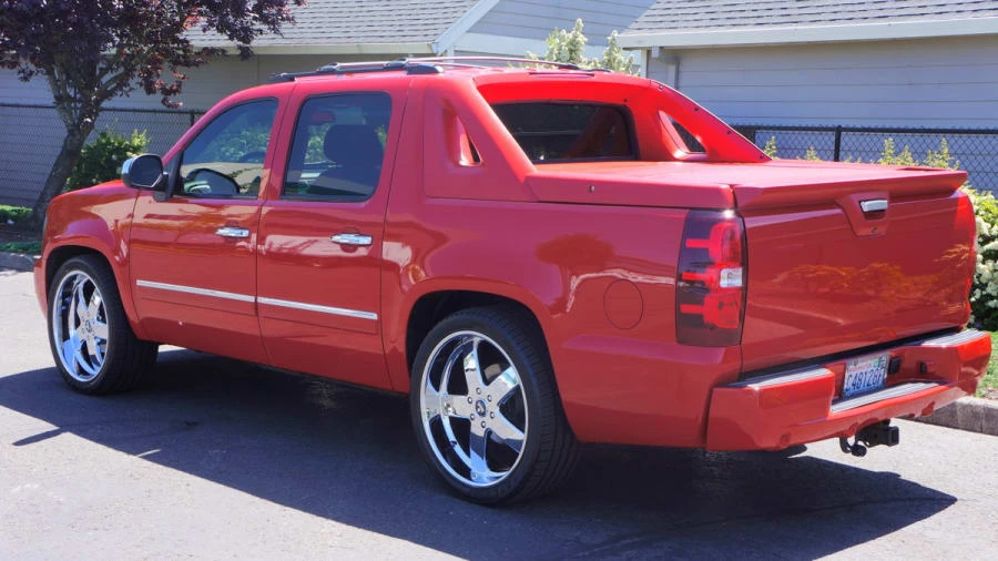 2012 Chevrolet Avalanche - Image 3 of 12