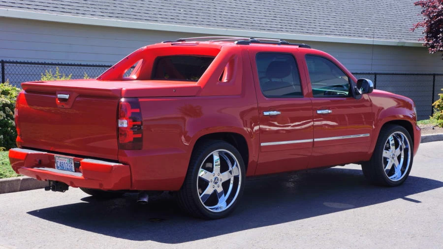 2012 Chevrolet Avalanche - Image 10 of 12