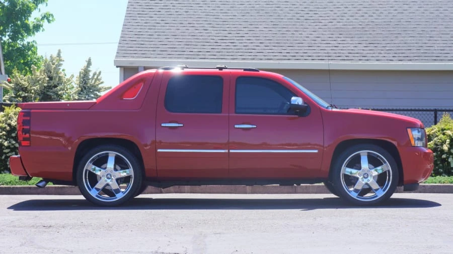 2012 Chevrolet Avalanche - Image 11 of 12
