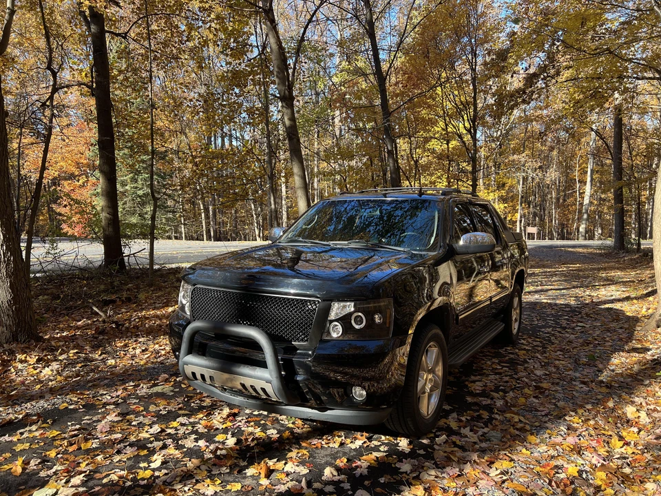 2012 Chevrolet Avalanche - Image 10 of 31