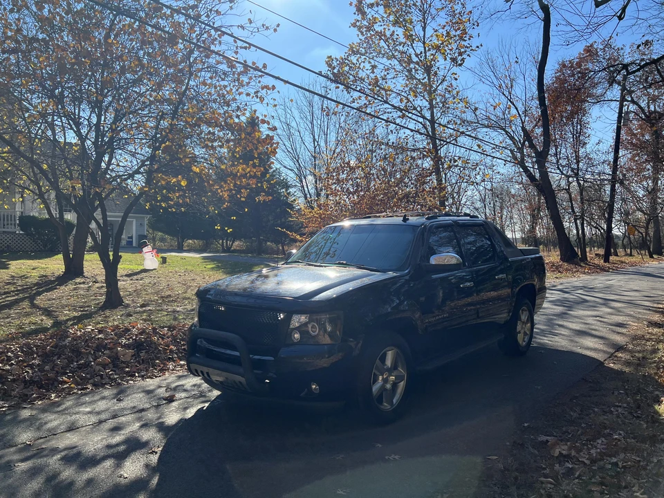 2012 Chevrolet Avalanche - Image 15 of 31