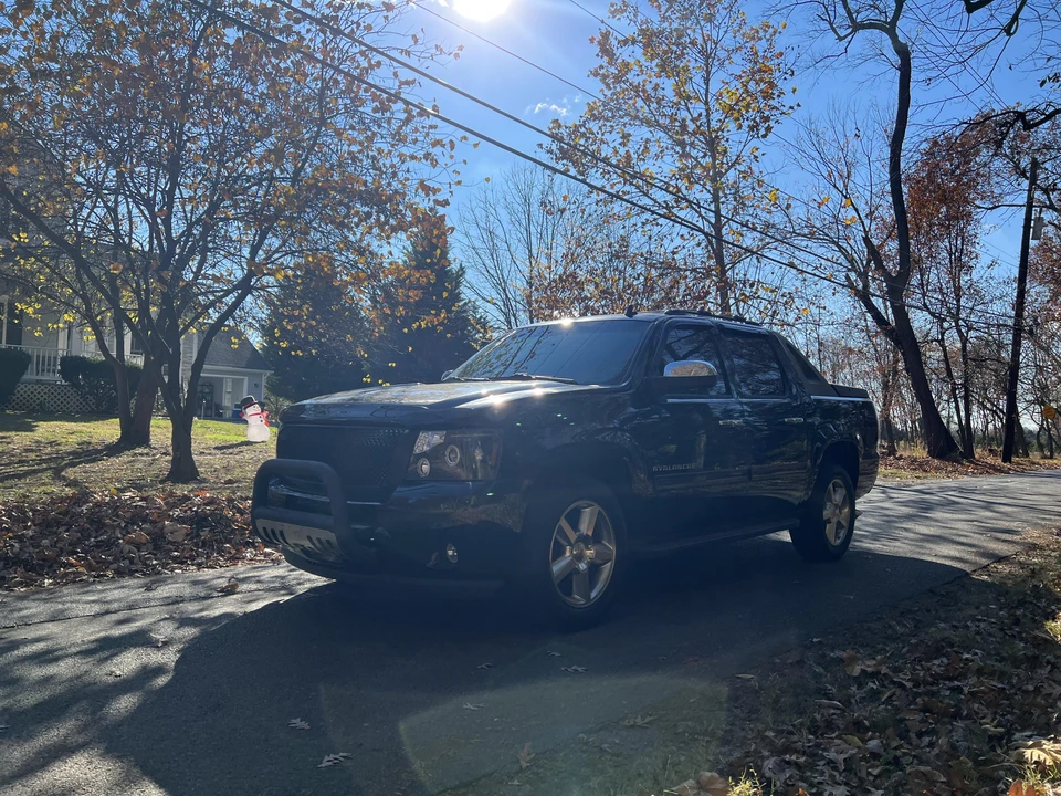 2012 Chevrolet Avalanche - Image 19 of 31