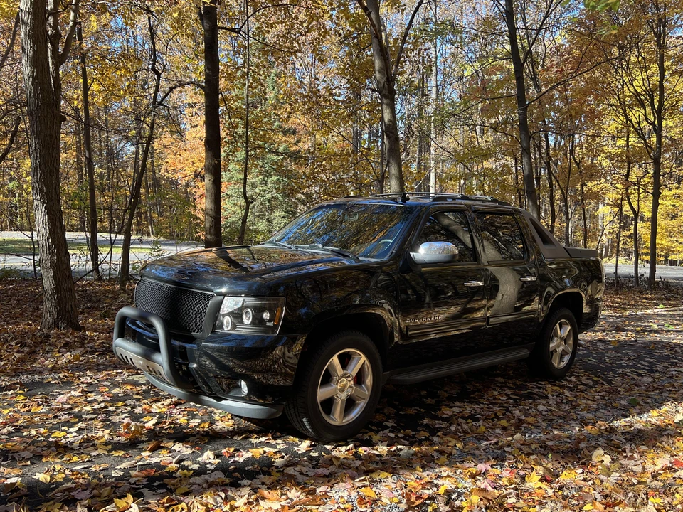 2012 Chevrolet Avalanche - Image 18 of 31
