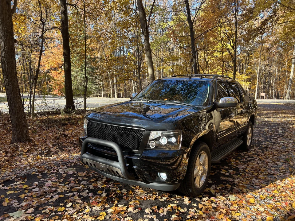 2012 Chevrolet Avalanche - Image 14 of 31