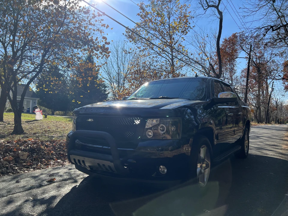 2012 Chevrolet Avalanche - Image 11 of 31