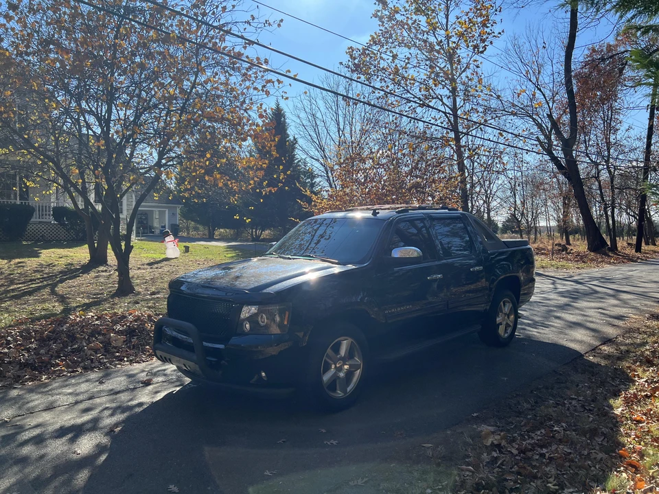 2012 Chevrolet Avalanche - Image 17 of 31