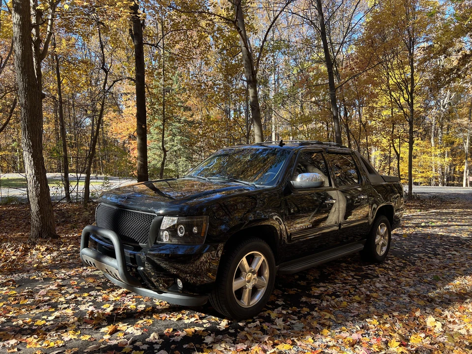 2012 Chevrolet Avalanche - Image 16 of 31