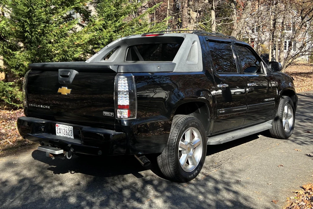 2012 Chevrolet Avalanche - Image 4 of 31