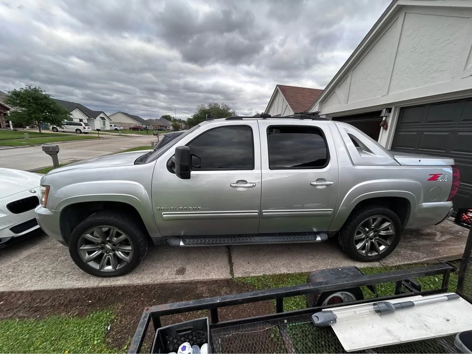 2012 Chevrolet Avalanche - Image 2 of 19