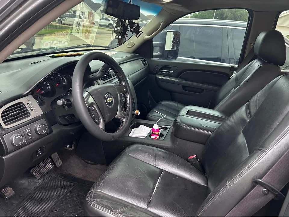 2012 Chevrolet Avalanche - Image 8 of 19