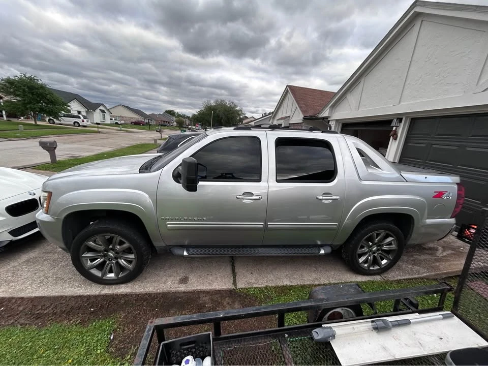2012 Chevrolet Avalanche - Image 17 of 19