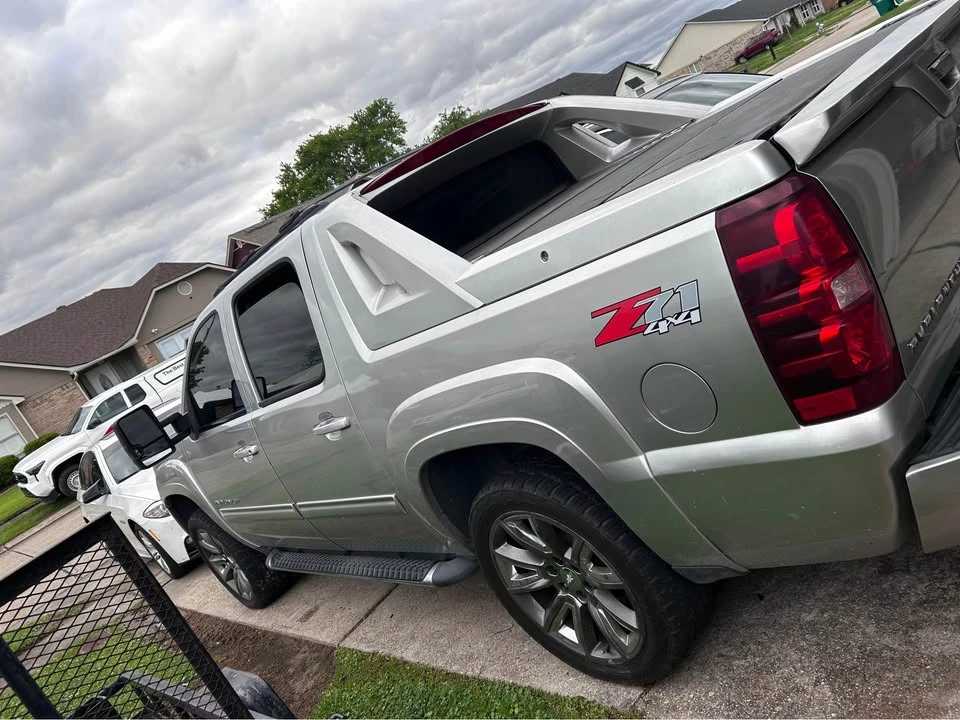 2012 Chevrolet Avalanche - Image 3 of 19