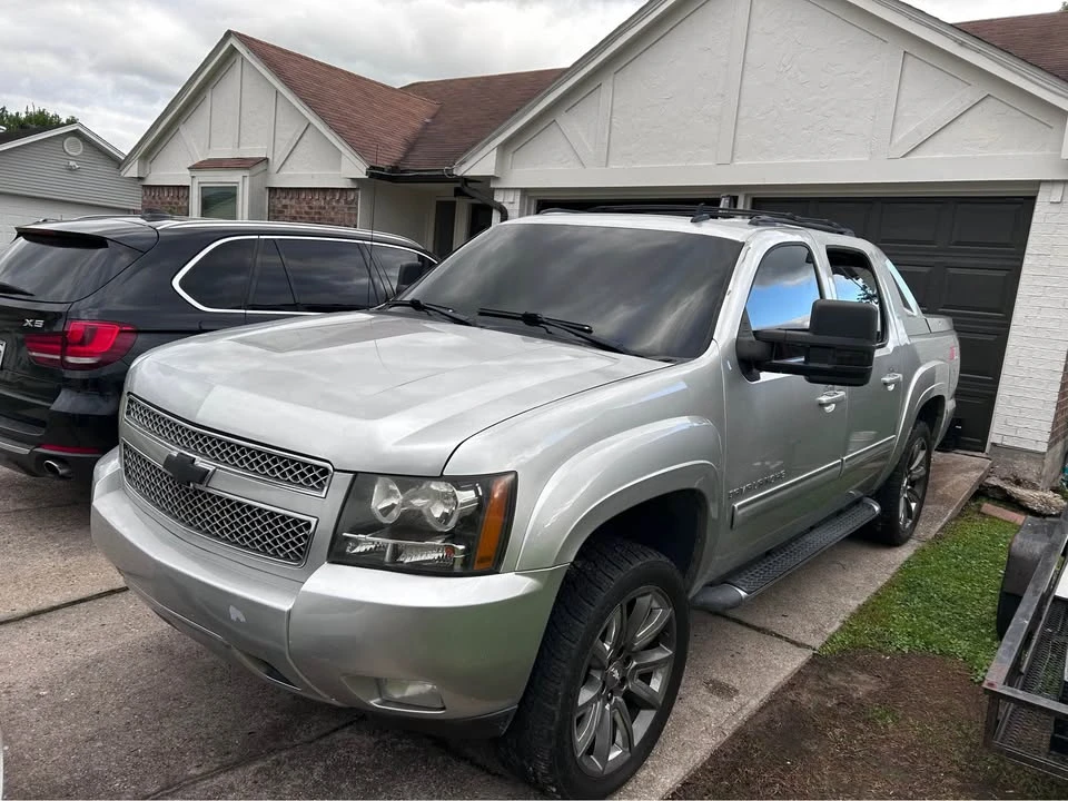2012 Chevrolet Avalanche - Image 5 of 19