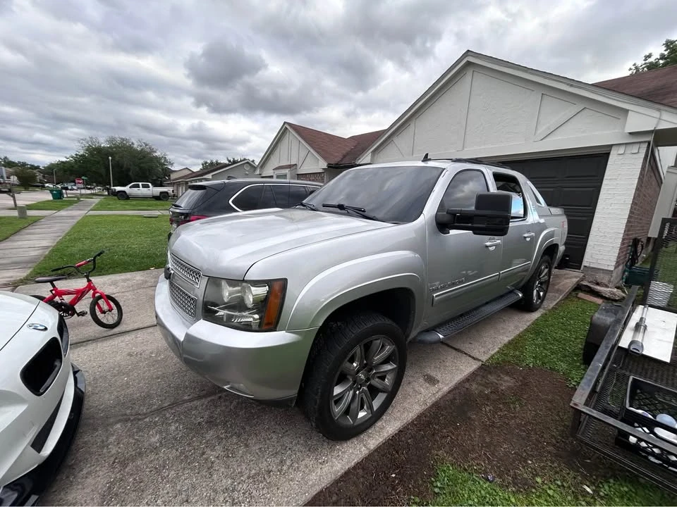 2012 Chevrolet Avalanche - Image 16 of 19