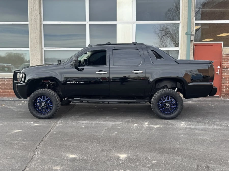 2012 Chevrolet Avalanche - Image 2 of 10