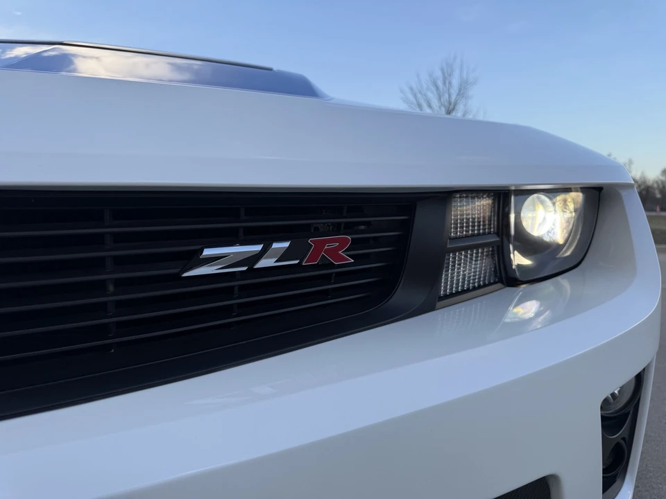 2012 Chevrolet Camaro ZL1 5th Gen - Image 16 of 21