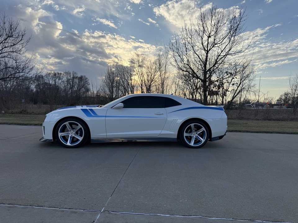 2012 Chevrolet Camaro ZL1 5th Gen - Image 2 of 31