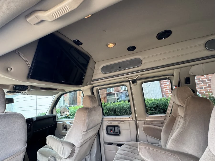 2012 Chevrolet Express - Image 9 of 17
