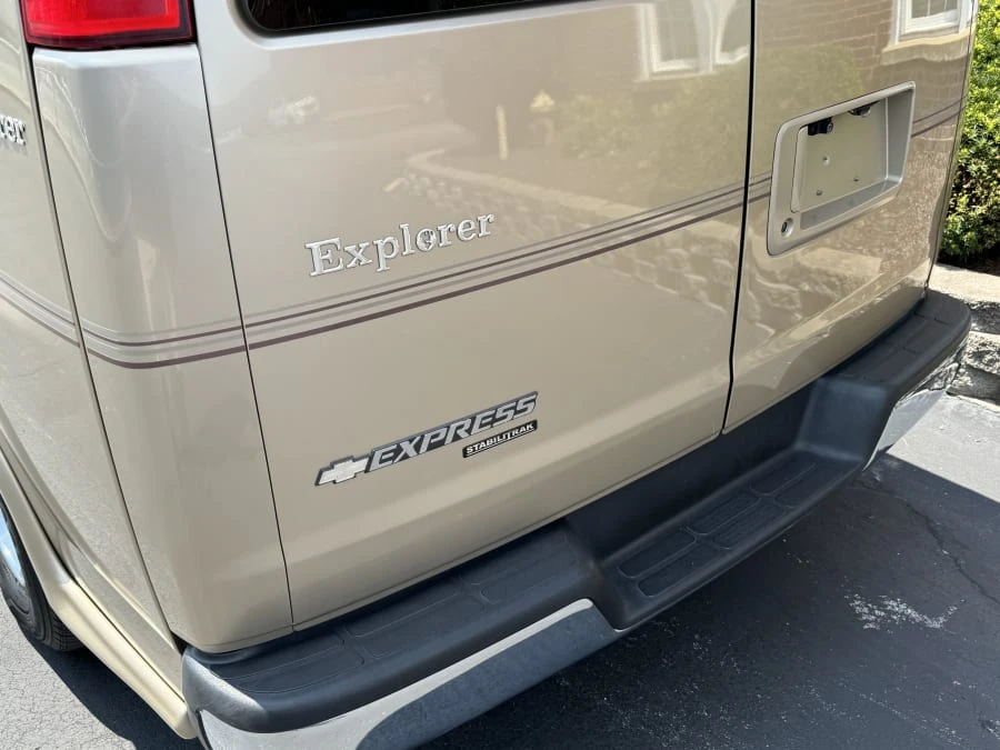 2012 Chevrolet Express - Image 4 of 17
