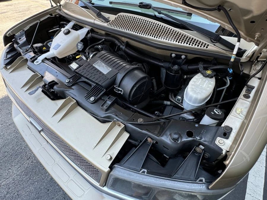 2012 Chevrolet Express - Image 16 of 17