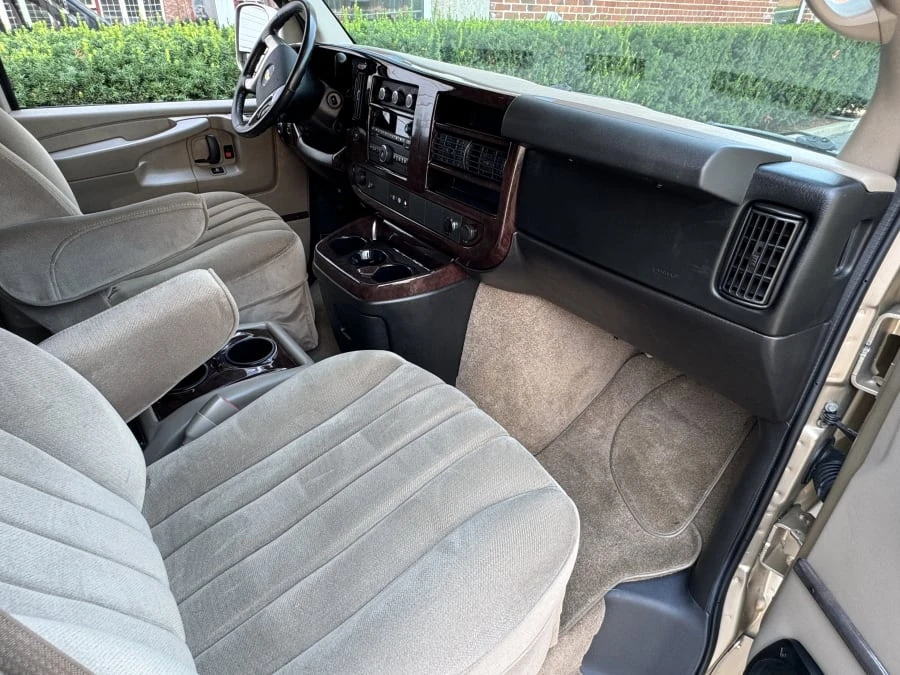 2012 Chevrolet Express - Image 10 of 17