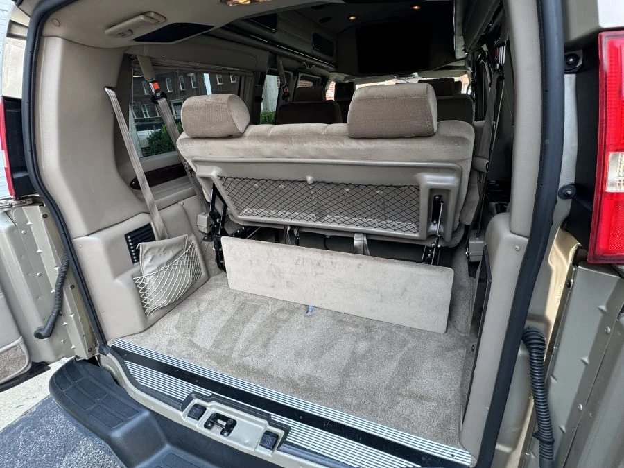 2012 Chevrolet Express - Image 13 of 17