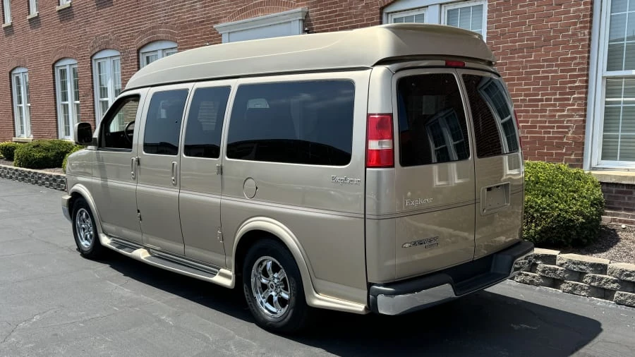 2012 Chevrolet Express - Image 3 of 17