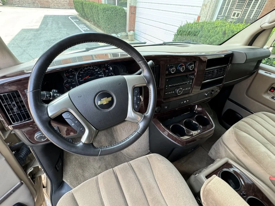 2012 Chevrolet Express - Image 11 of 17