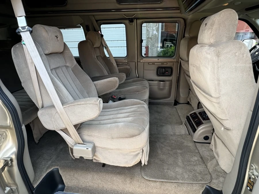 2012 Chevrolet Express - Image 14 of 17