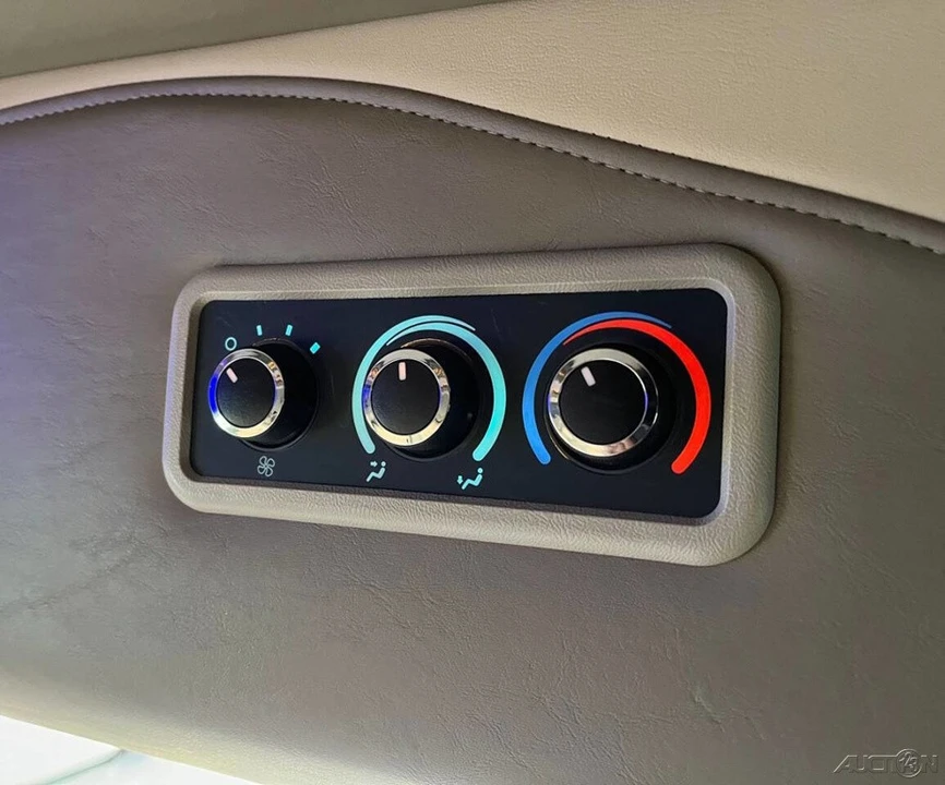 2012 Chevrolet Express - Image 21 of 21
