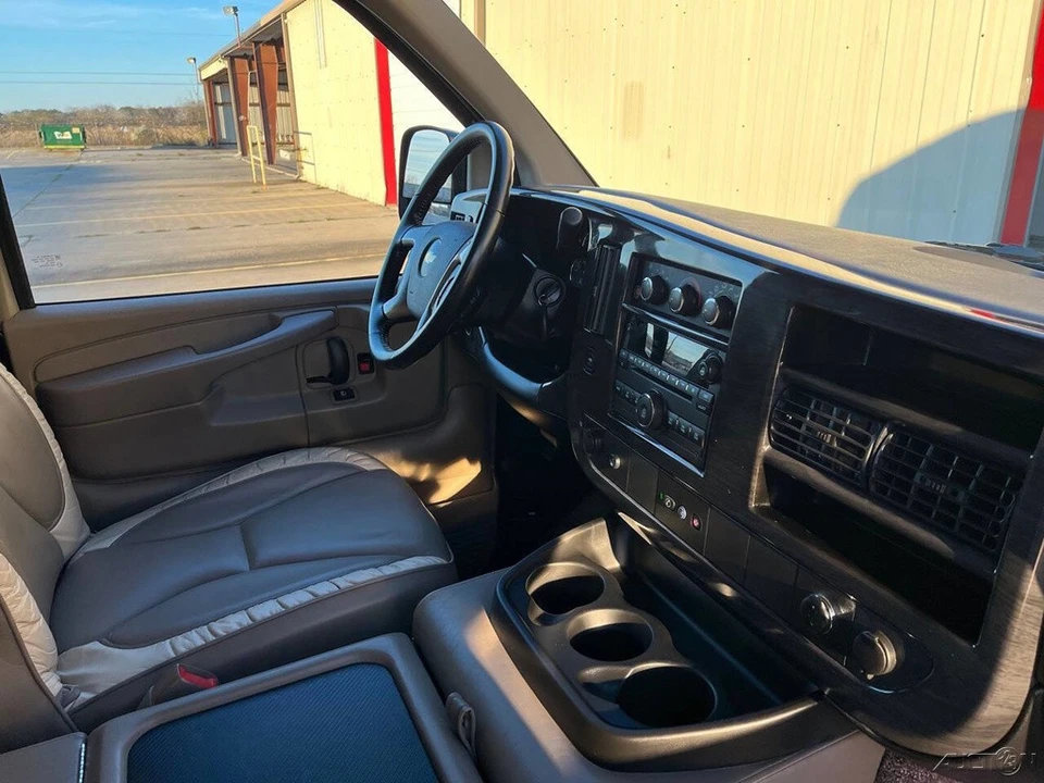 2012 Chevrolet Express - Image 19 of 21
