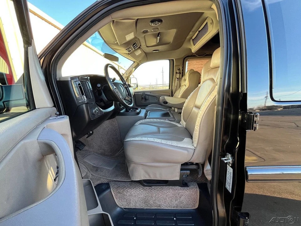 2012 Chevrolet Express - Image 10 of 21