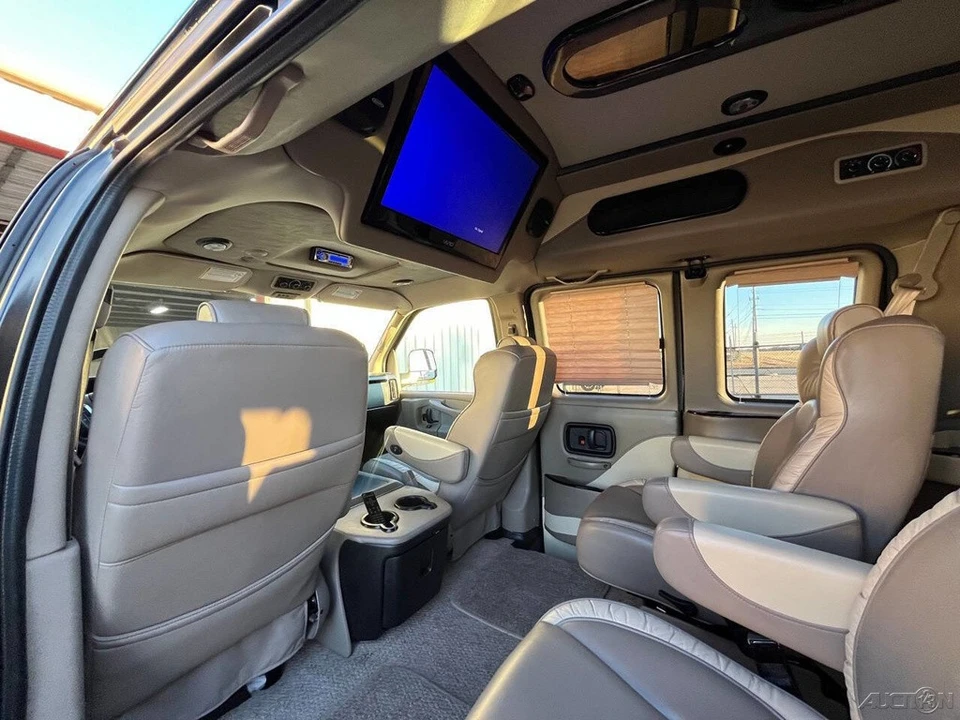 2012 Chevrolet Express - Image 13 of 21