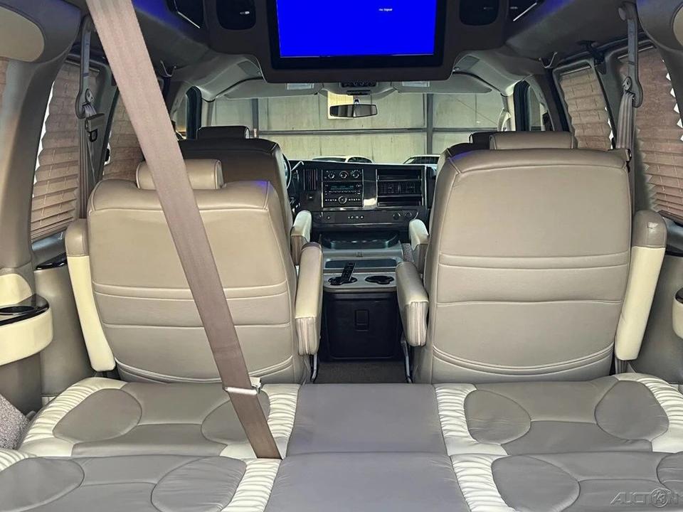 2012 Chevrolet Express - Image 15 of 21