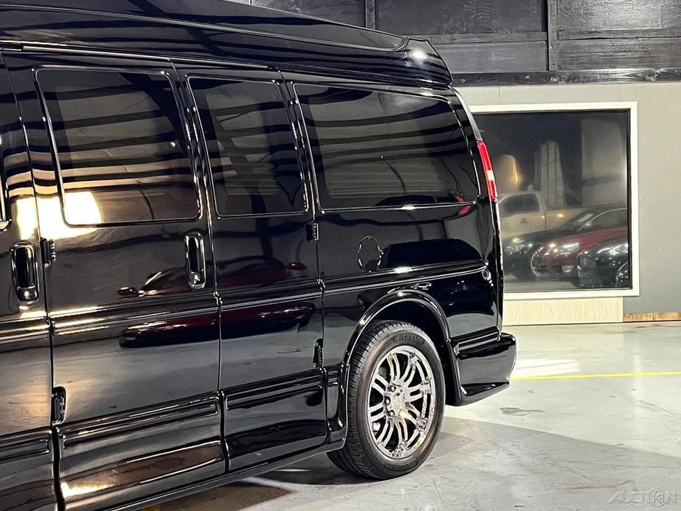 2012 Chevrolet Express - Image 3 of 21