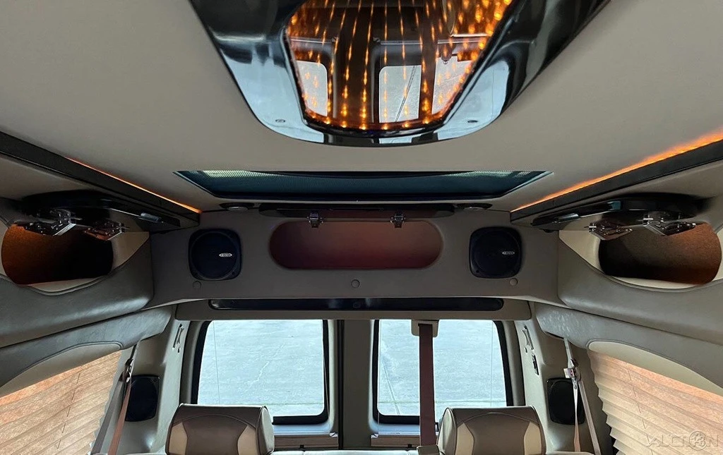 2012 Chevrolet Express - Image 18 of 21