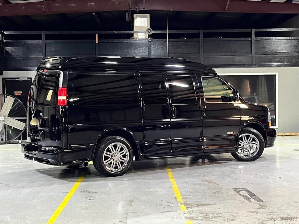2012 Chevrolet Express - Image 9 of 21