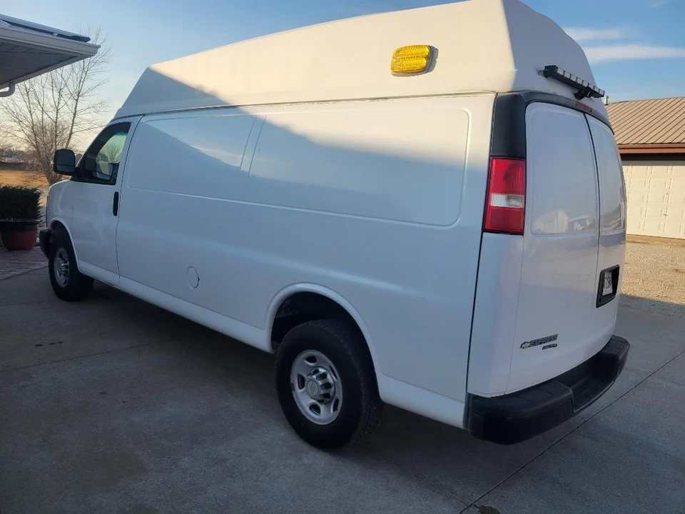 2012 Chevrolet Express - Image 3 of 18